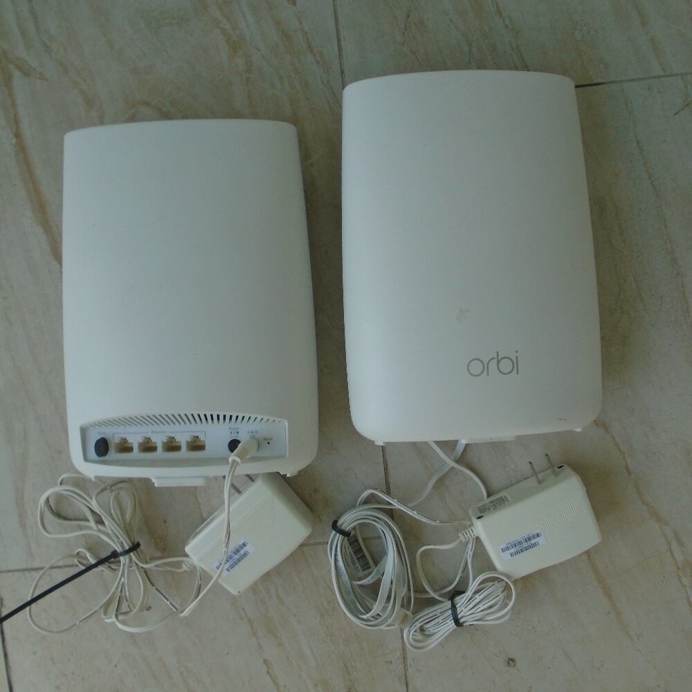 Netgear Orbi RBR50v2 Router + RBS50v2 Satellite Tri-Band Mesh WiFi